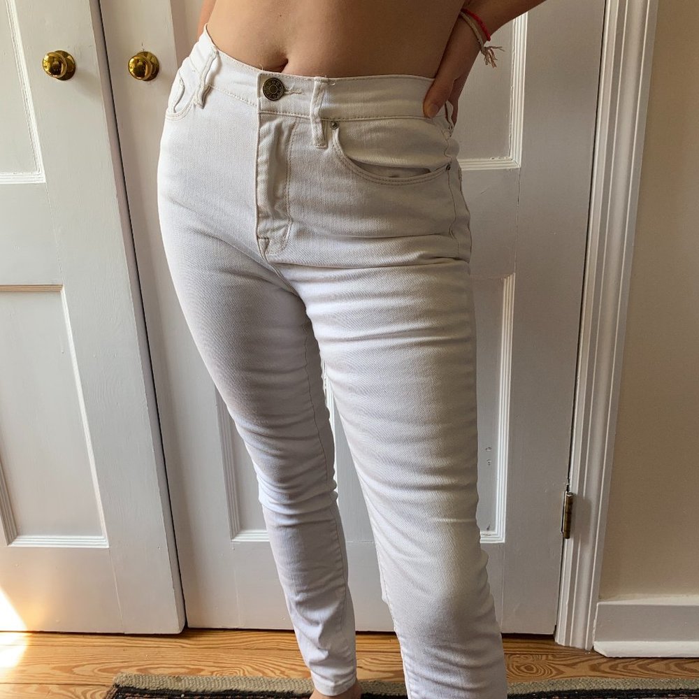 URBAN OUTFITTERS WHITE SKINNY JEANS
